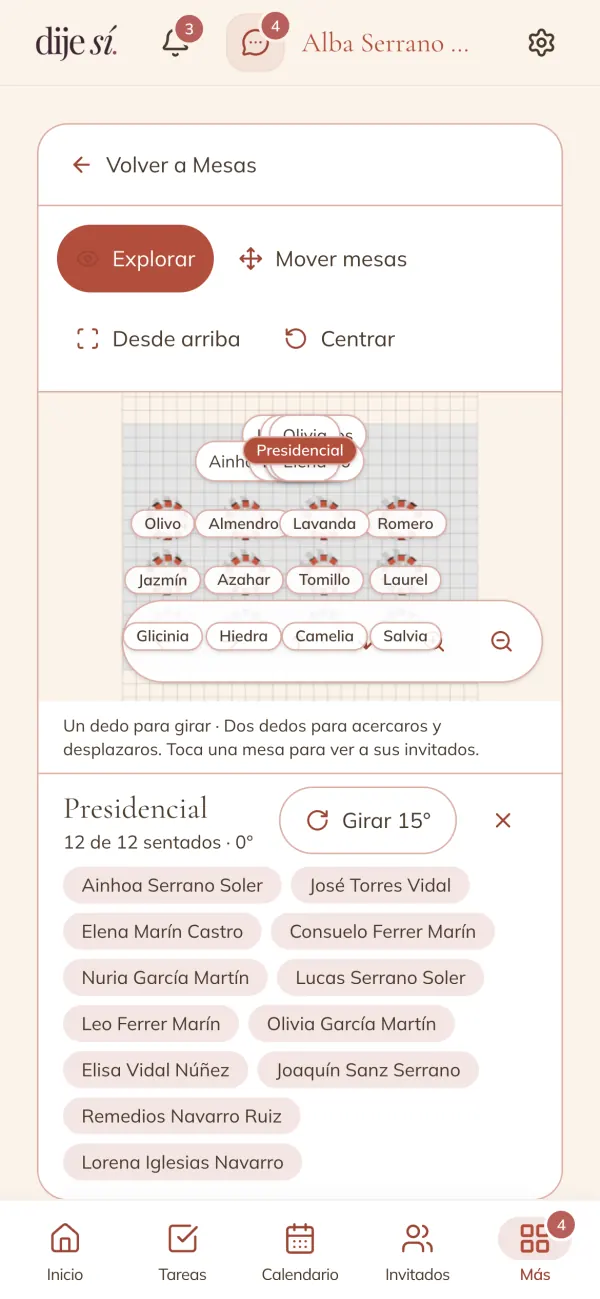 Mesa presidencial con los doce invitados sentados